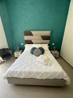 8 bedrooms, iron/ironing board, WiFi, bed sheets