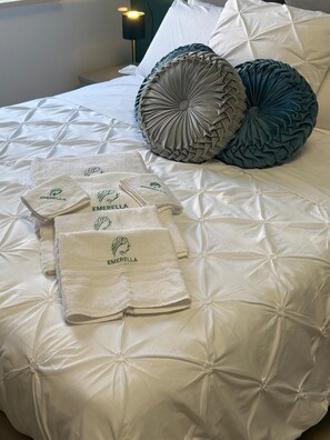 8 bedrooms, iron/ironing board, WiFi, bed sheets