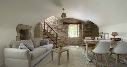 Quiet stone house in the heart of one of France's "most beautiful villages".