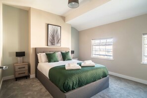 1 bedroom, desk, iron/ironing board, WiFi