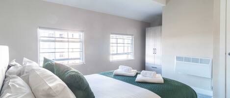 1 bedroom, desk, iron/ironing board, WiFi