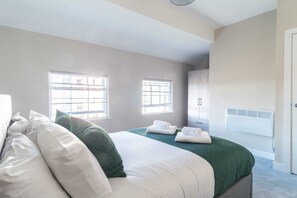 1 bedroom, desk, iron/ironing board, WiFi