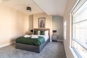 1 bedroom, desk, iron/ironing board, WiFi