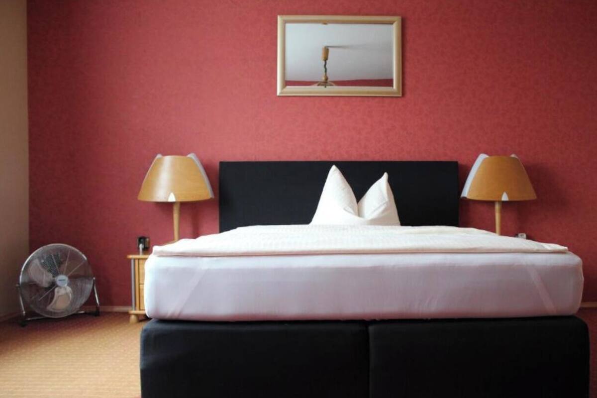 โต๊ะทำงาน, พื้นที่ทำงานแบบใช้แล็ปท็อป, Wi-Fi ฟรี