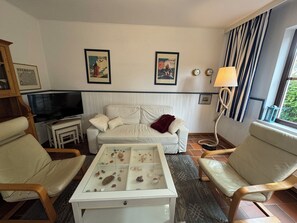 TV, books - Experience Frisian coziness in Haus Siril and the Kombüse apartment on Wangerooge (Wangerooge)