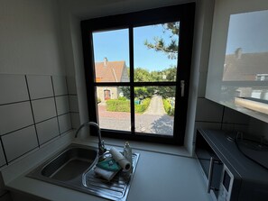Fridge, microwave, oven, stovetop - Oberdeck - Friesische Gemütlichkeit (Wangerooge)