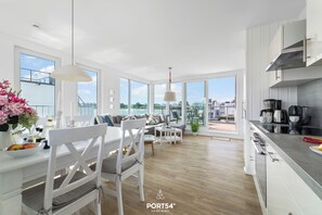 Kylskåp, mikrovågsugn, ugn och spishäll