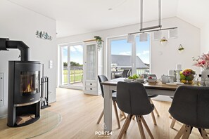 Dining - Ocean Time - 1st Floor, 2 Balconies, Infrared Sauna, Fireplace, Sun Loungers (Olpenitz)