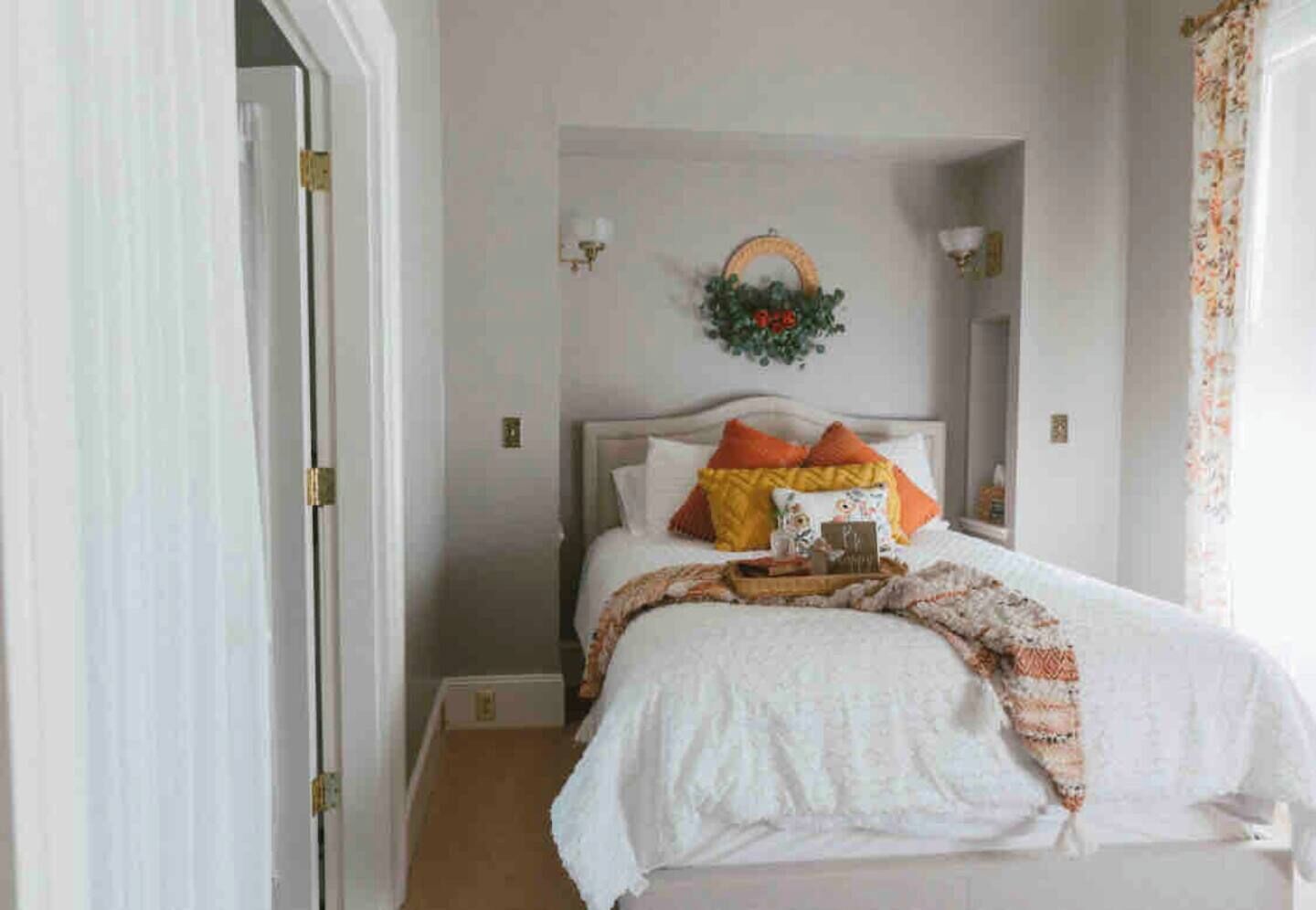 This boutique hotel is a 1 bedroom(s), 1 bathrooms, located in Central Point, OR.