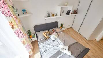 2 slaapkamers, een strijkplank/strijkijzer, wifi, beddengoed