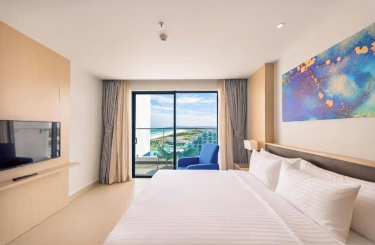 Ropa de cama de alta calidad, colchones con pillow-top y escritorio 