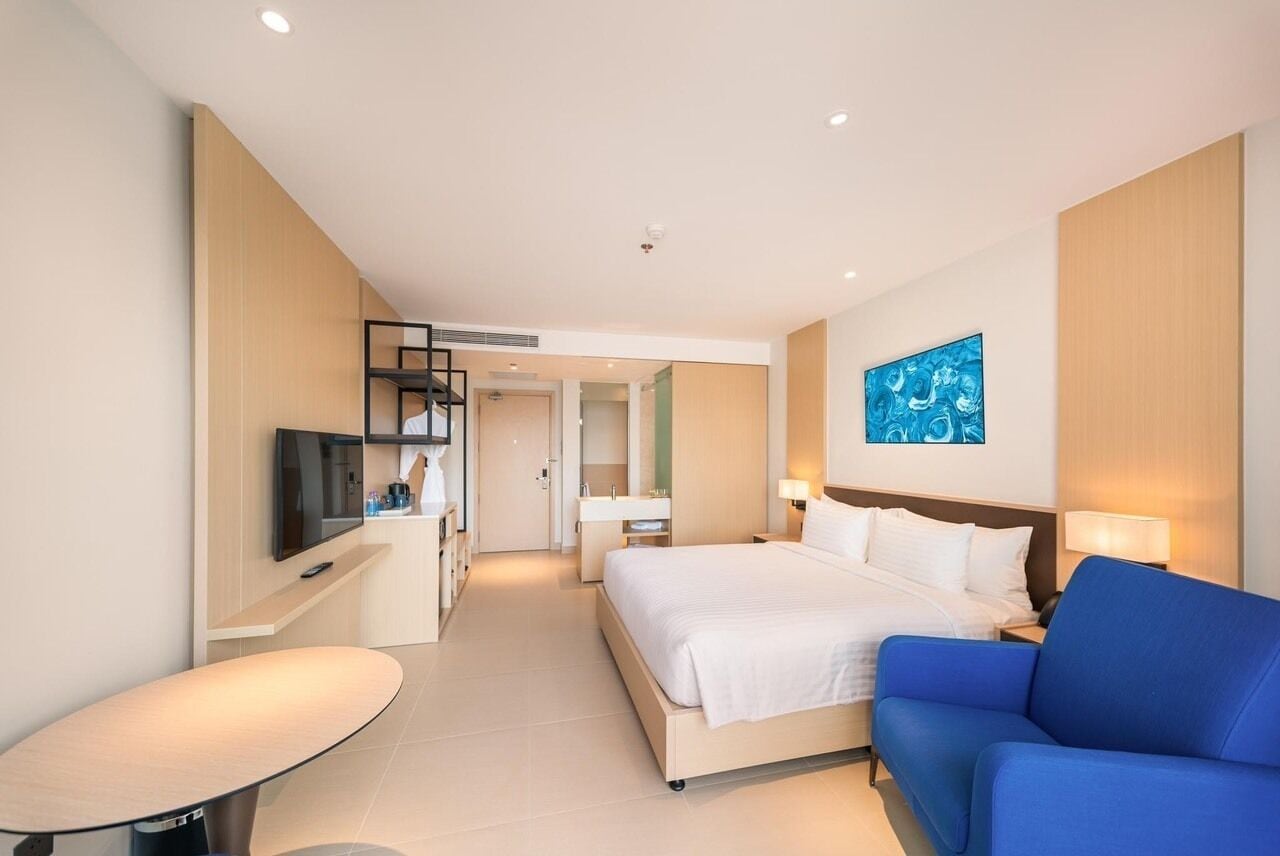 Quarto casal luxo, sacada, vista para o oceano | Roupas de cama premium, camas com colchões pillow-top, escrivaninha