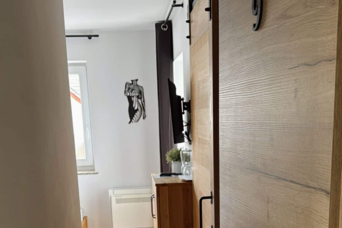Singola Classic, vista città | 1 camera, Wi-Fi gratuito, lenzuola