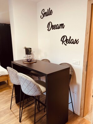 Family Apartment with Balcony | In-room dining - PJagodic Hotel Cerklje (Cerklje na Gorenjskem)