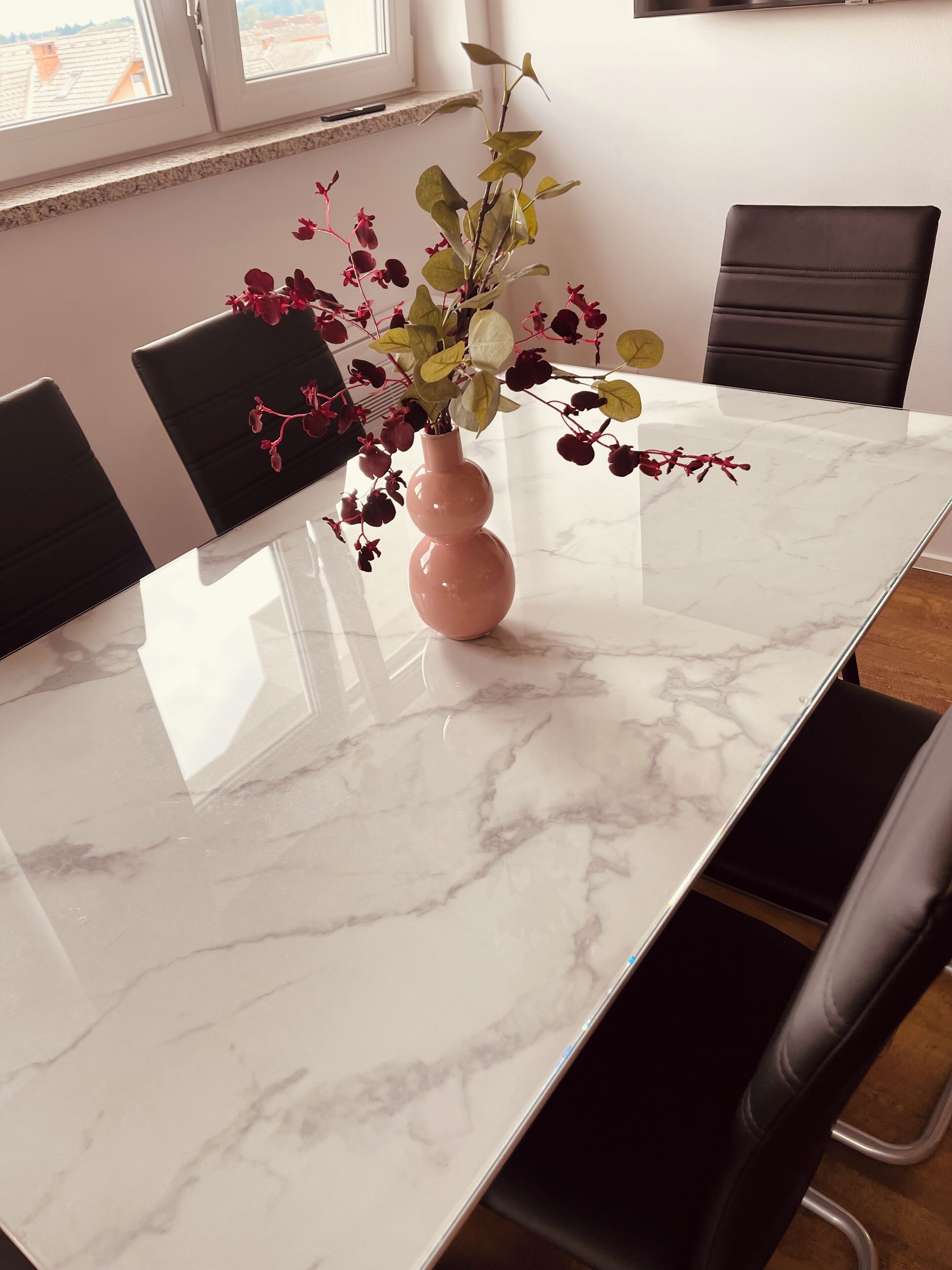 City Apartment | In-room dining