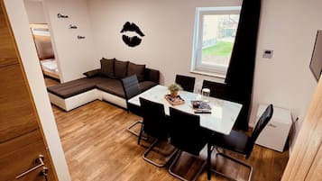 Family Room with Bunkbeds | In-room dining