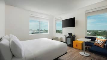 Breezy, Room, 1 King Bed, Corner | In-room safe, blackout drapes, soundproofing, iron/ironing board