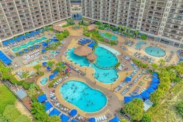 Una piscina techada, una piscina climatizada