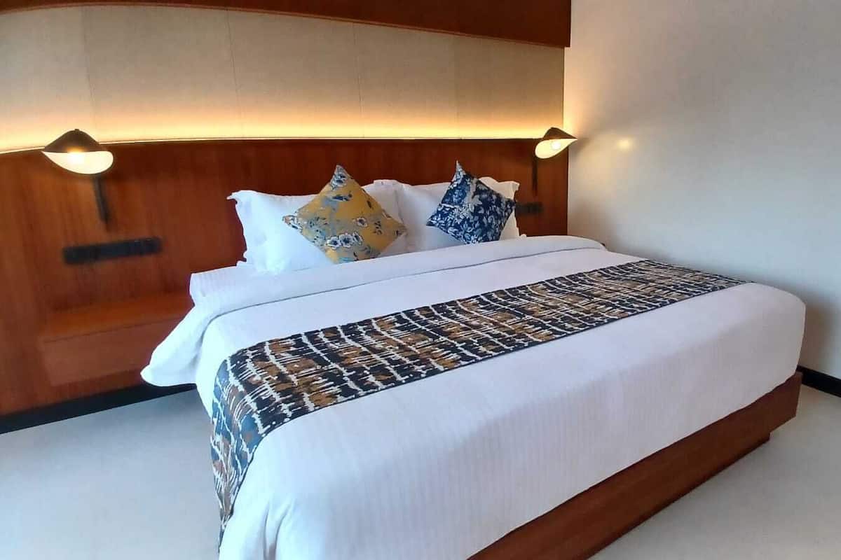 1 habitación, caja de seguridad en la habitación y escritorio
