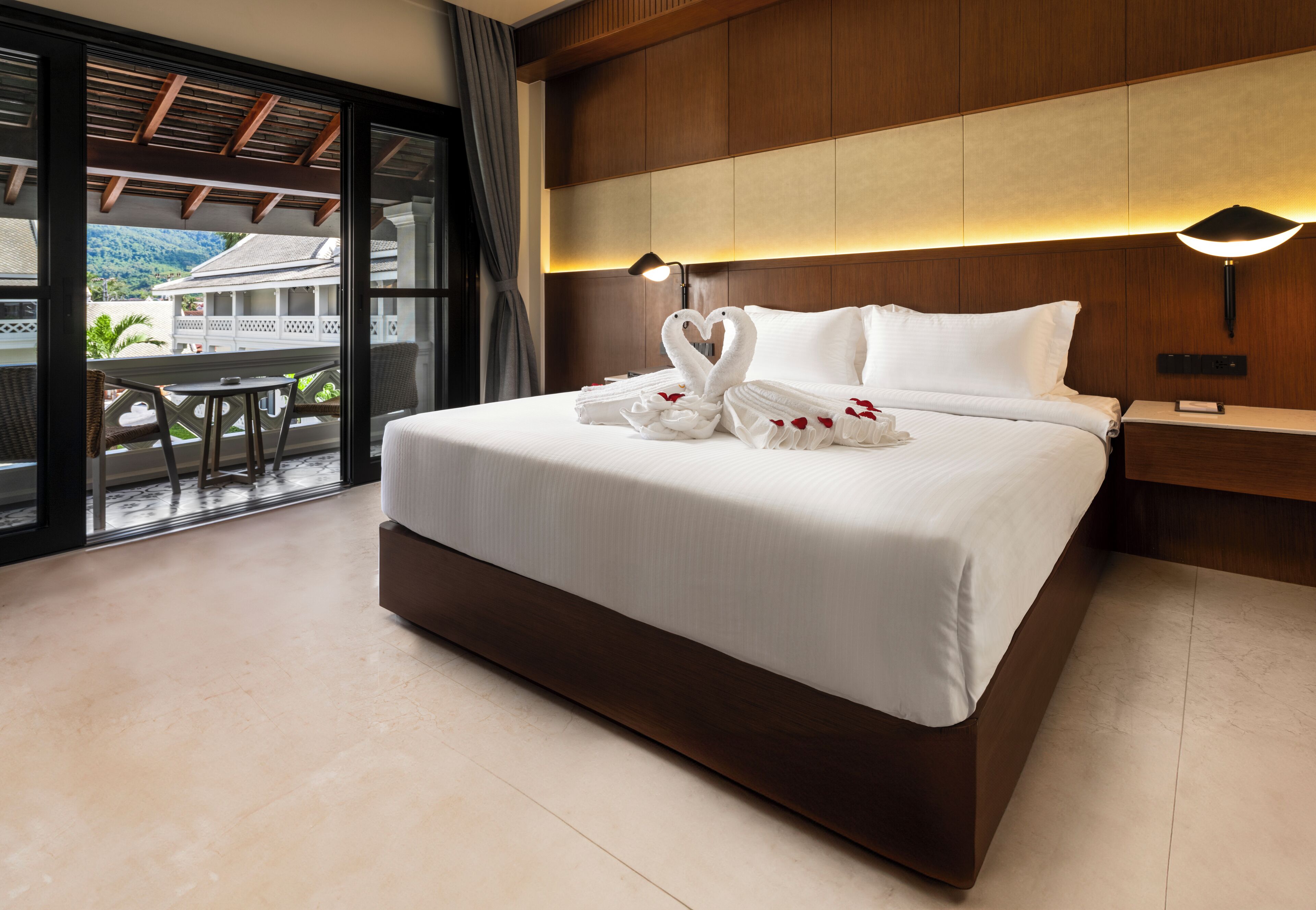 Comfort Suite, 1 Bedroom, Non Smoking, Balcony | In-room safe, desk, laptop workspace, iron/ironing board