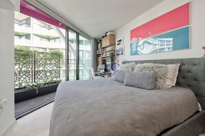 1 bedroom, WiFi, bed sheets - River-View Spectacular, by Veeve (London)