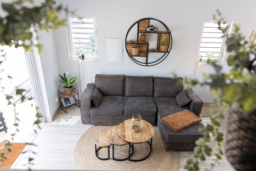 Av Curacao - Centrally Located Spacious Apartment