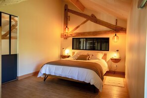 5 makuuhuonetta, silitysrauta/-lauta, Wi-Fi, vuodevaatteet