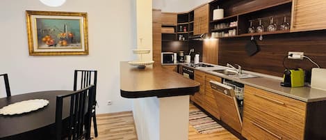 Frigorifero, microonde, forno, lavastoviglie