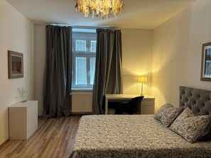 2 bedrooms, desk, iron/ironing board, WiFi