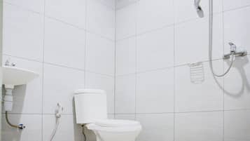 Standard Suite | Bathroom | Shower, bidet