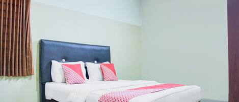 Escritorio, wifi gratis y ropa de cama