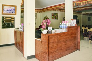 Reception - Hotel O Angkatan 45 Near Istana Gubernur Formerly Maleo Hotel (Palembang)