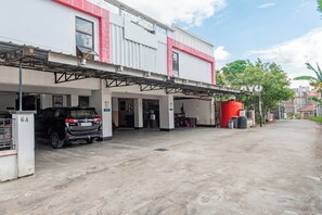 Front of property - Hotel O Ilir Barar I Near Rumah Sakit Islam Siti Khadijah Formerly Maleo Hotel (Palembang)