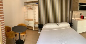 1 室のベッドルーム、アイロン / アイロン台、WiFi、ベッドシーツ