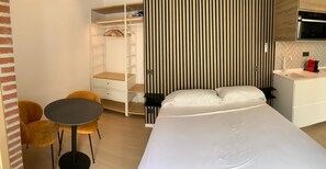 1 室のベッドルーム、アイロン / アイロン台、WiFi、ベッドシーツ