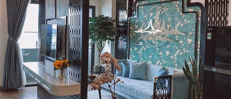 Family Room | Room amenity