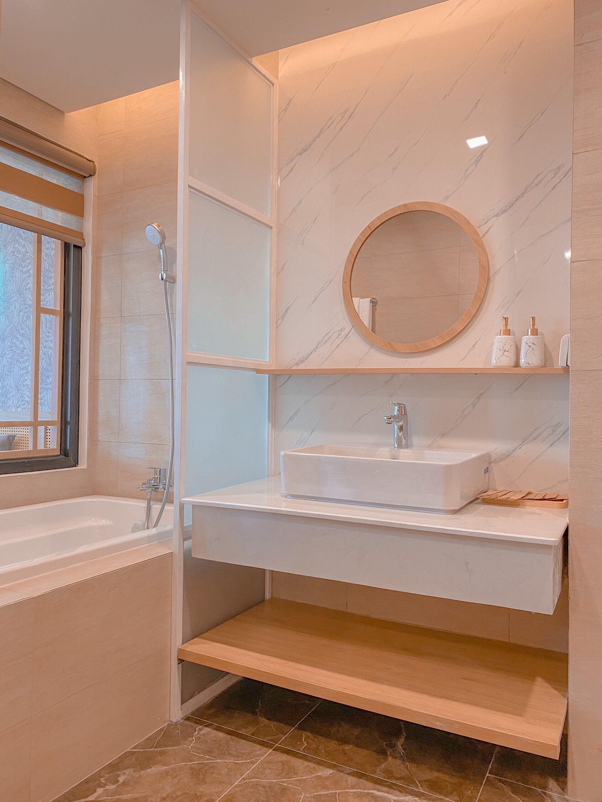 Family Room | Bathroom