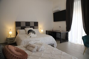 Emerella Luxury Family Suite Room 6 | Peralatan tempat tidur premium, gebar bulu kapas 
