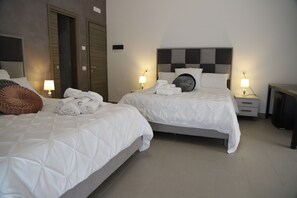 Emerella Luxury Family Suite Room 6 | Premium-sengetøj, dundyner, individuelt design, individuel indretning
