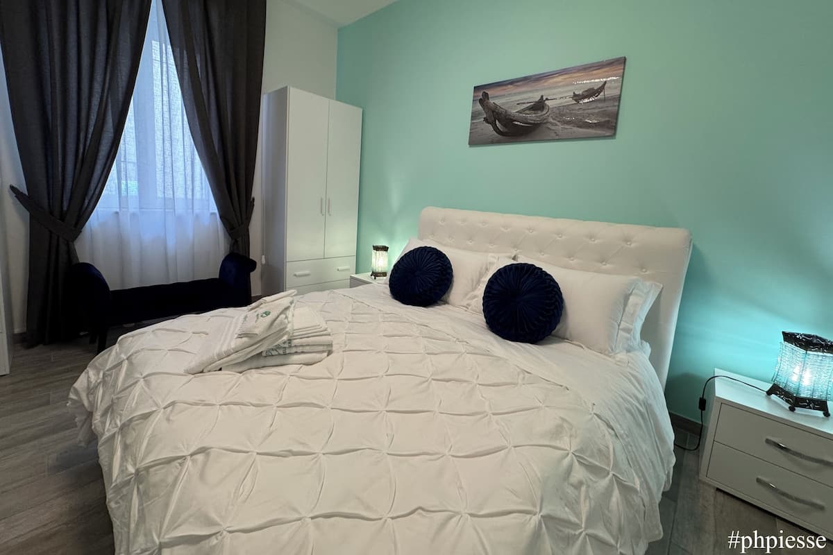 Emerella Luxury Family Suite Room 4 | Ropa de cama de alta calidad, edredón y decoración personalizada