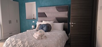 Emerella Luxury Suite Room 5 | 高档床上用品、羽绒被、特色装修、特色家居