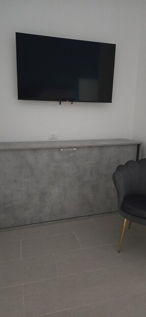 Premium bedding, down duvets, individually decorated - Emerella Luxury Suites-Siderno Lungomare (Siderno)