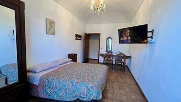 2 slaapkamers, een bureau, wifi, beddengoed