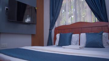 3 bedrooms, iron/ironing board, free WiFi, bed sheets