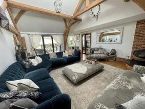 House | Living area | TV, fireplace - Open Plan Barn Conversion in Herefordshire (Hereford)