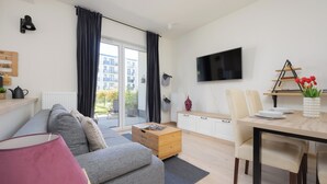 Living room - Warsaw Apartment With Garden by Renters (Warsaw)