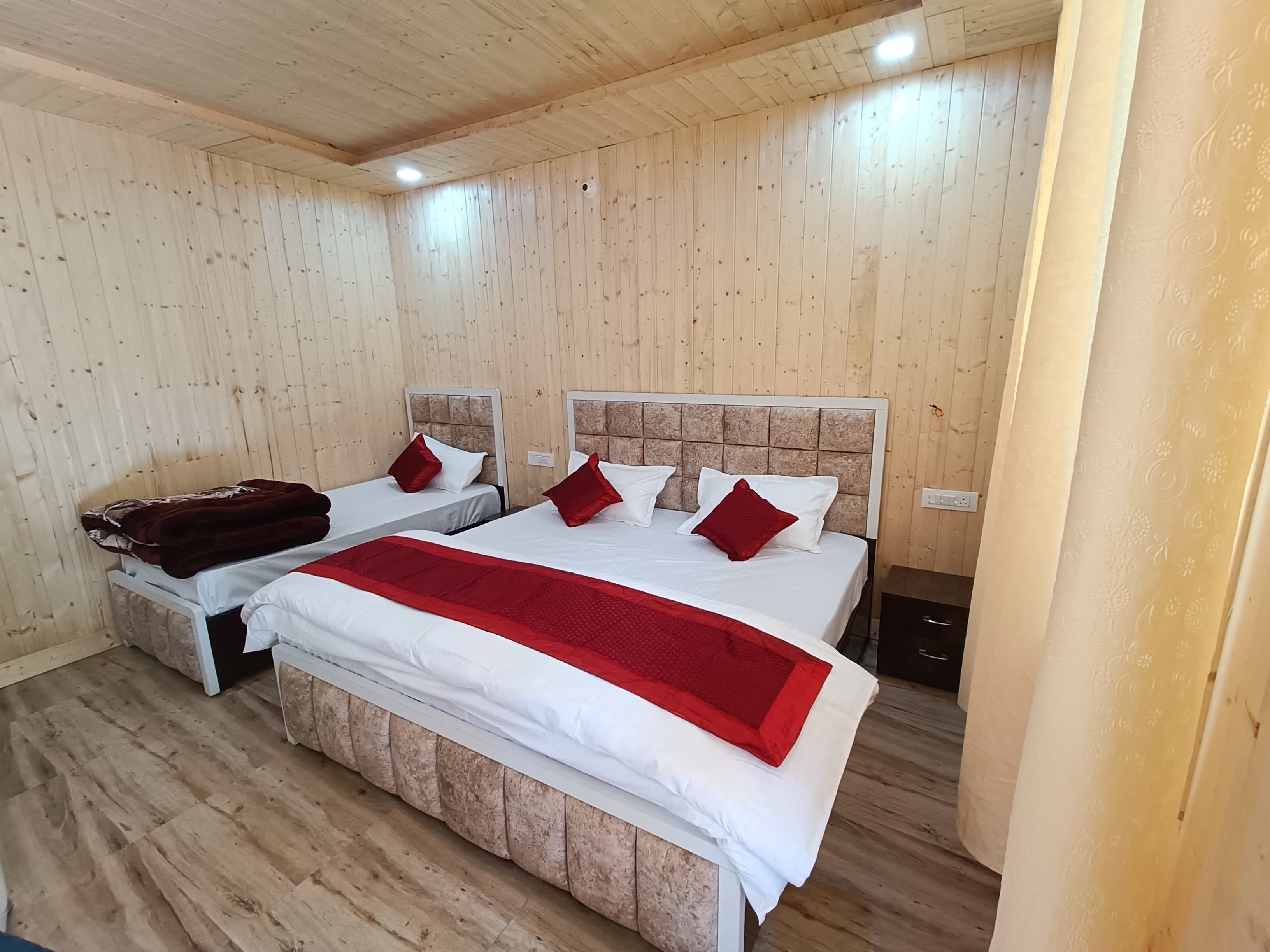 Deluxe Triple Room, Balcony | Desk, laptop workspace, iron/ironing board, free WiFi