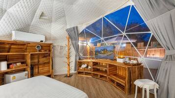 Deluxe Room, Mountain View | Desk, free WiFi