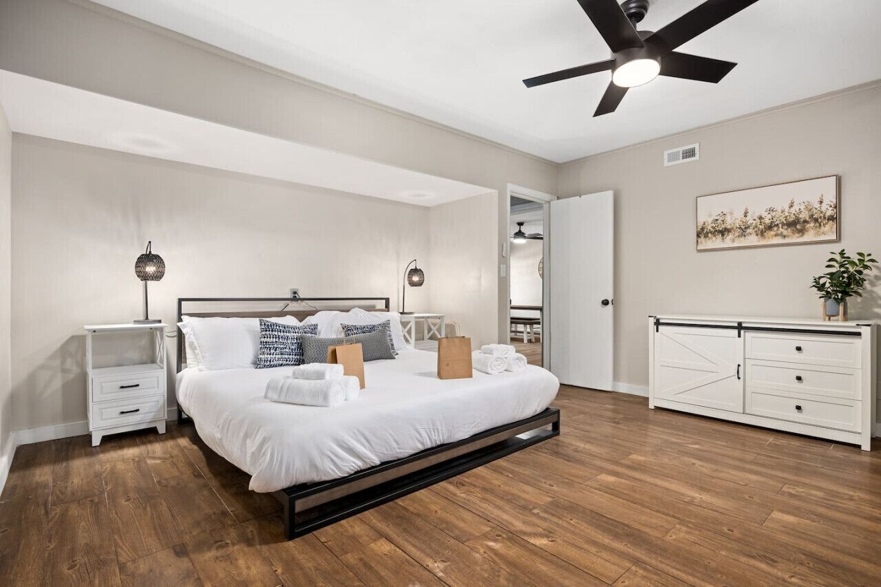 3 soverom, skrivebord, strykejern/-brett og wi-fi (inkludert)