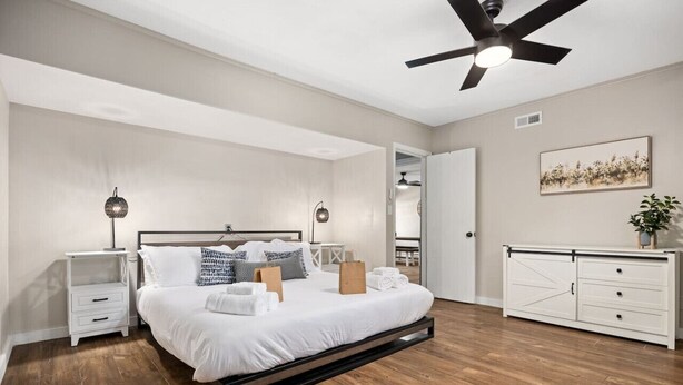 3 bedrooms, desk, iron/ironing board, WiFi (free)